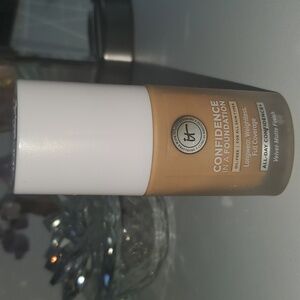 It Cosmetics Confidence In A Foundation Oil Free Matte Finish 240